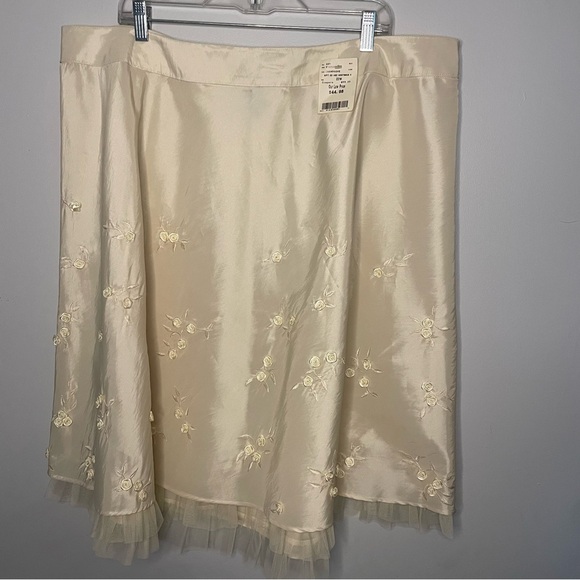 Elegant Cream Embroidered Floral Skirt Josephine Chaus 22W - Picture 1 of 6